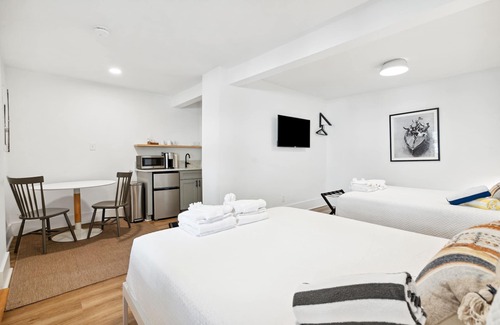 Folly Beach Hotel | The Boattail- Room 15 - Large pool, Pet Friendly with paid fee