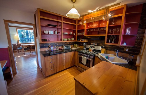 Juan de Fuca Electoral Area Cottage | The Boatyard Rainforest Getaway