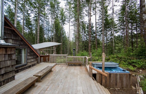 Juan de Fuca Electoral Area Cottage | The Boatyard Rainforest Getaway