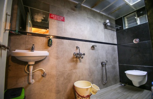 Gevhande Khadak Hotel | The Bob house