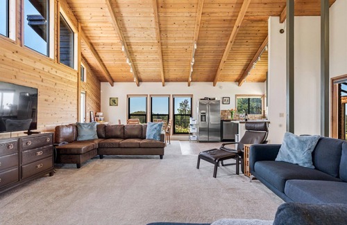 Salmon Creek House | The Bodega House-Beach & Pastures! Enchanting Coastal Charmer!WiFi/Yard Games