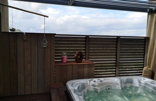Le Thoureil Villa | The Bois des Roses cabin