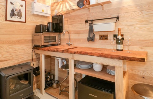 East Horrington Cottage | THE BOLT HOLE, pet friendly, with open fire in Shepton Mallet
