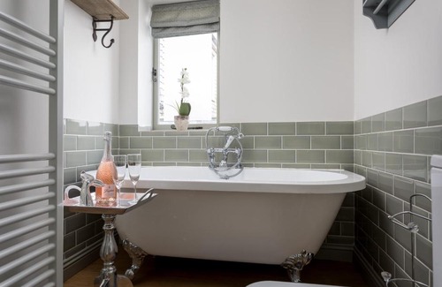 Winchcombe House | The Bolt Hole, Winchcombe, Charming Dog-Friendly Cottage