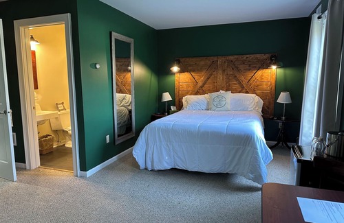 Warrensburg Hotel | The Bond Inn Room #1