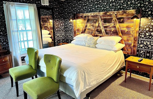 Warrensburg House | The Bond Inn Room #5
