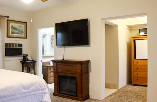 San Andreas Hotel | The Bonnie Inn Unit 5 With Breakfast Nook