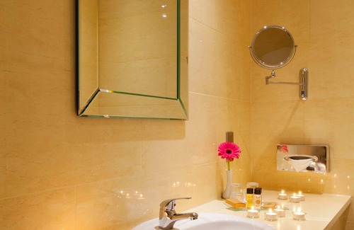 Whitehall Hotel | The Bonnington Dublin & Leisure Centre