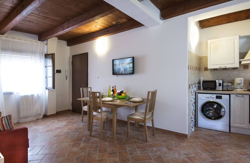 Tresana Apartment | The Borgo di Tresana Federico free Wi-Fi and professional cleaning