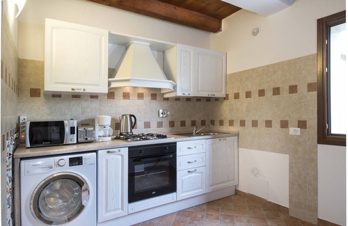 Tresana Apartment | The Borgo di Tresana Federico free Wi-Fi and professional cleaning
