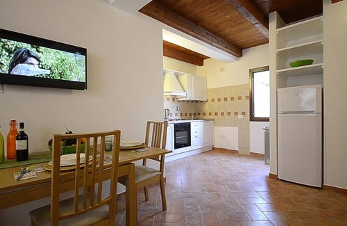 Tresana Apartment | The Borgo di Tresana Federico free Wi-Fi and professional cleaning