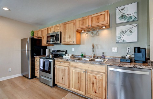 Prescott Apartment | The Botanical Suite at the Gurley Street Inn