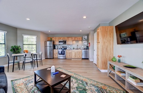 Prescott Apartment | The Botanical Suite at the Gurley Street Inn