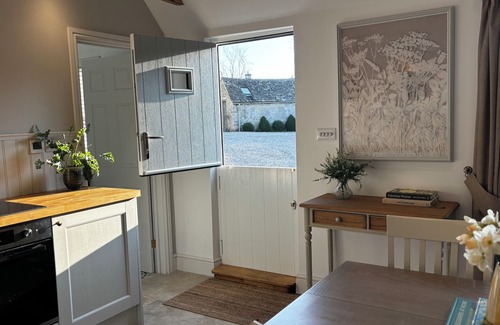 Kemble House | The Bothy. A spacious luxury retreat, renovated with rustic charm & modern style