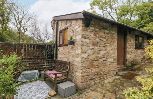 Rivington Cottage | THE BOTHY, pet friendly, with open fire in Horwich