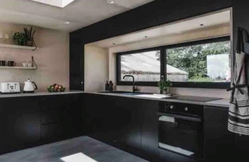Ickford Cabin | The Bothy - Scandi Apartment, Rural Location, 3 Bedrooms