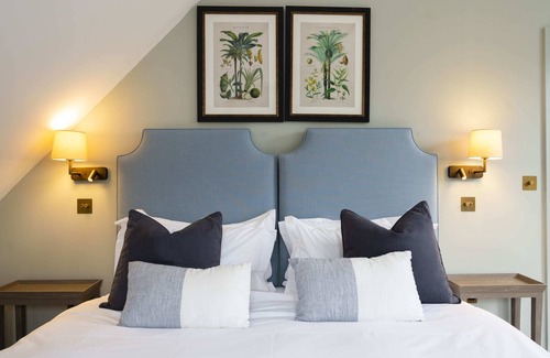 Henley Bed & Breakfast | The Bottle & Glass Inn - Deluxe inc bath - Room 3