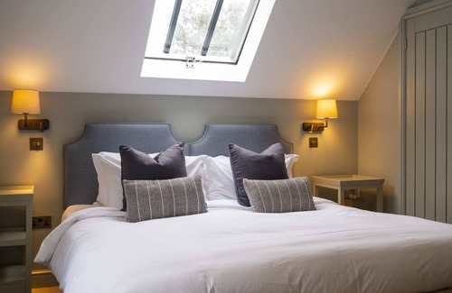 Henley Bed & Breakfast | The Bottle & Glass Inn - Book All 3 Rooms