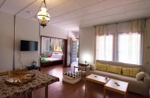 Saronida House | THE BOUCAMVIGLIA BEACH HOUSE