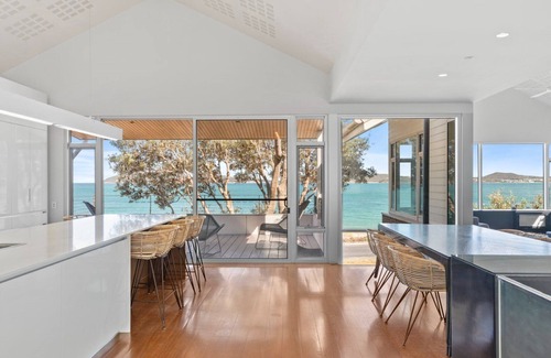 Hawks Nest House | The Boulevarde at its best