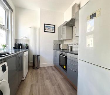 Bournemouth City Centre Apartment | The Bournemouth Hideaway - Beautiful Central flat - 10 mins walk to beach - Brought to you by Coastline Retreats