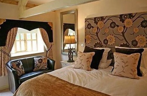 Plush Hotel | The Brace of Pheasants