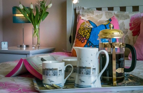 Nettlestone House | The Brackens – Stunning Seaside Retreat on Gully Road, Seaview with Large secure Garden near beach