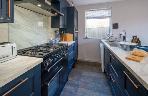 Nettlestone House | The Brackens – Stunning Seaside Retreat on Gully Road, Seaview with Large secure Garden near beach