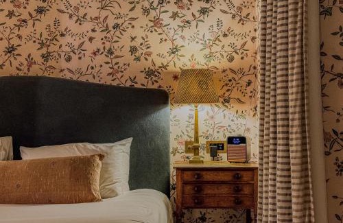 Maiden Bradley Hotel | The Bradley Hare