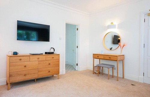 Annalong House | The Brambles Retreat in the Mourne Mountains, sleeps 16, 8 bedrooms and a bar