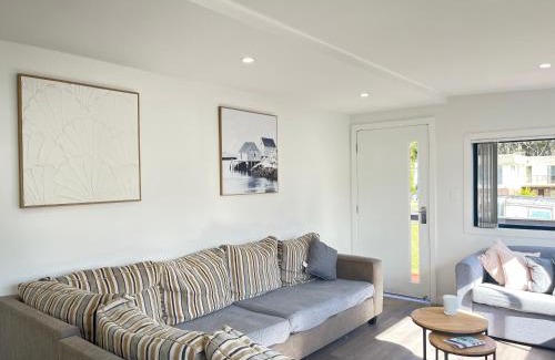 St. Georges Basin House | The Branch by the Basin Family Escape with Sunset Views
