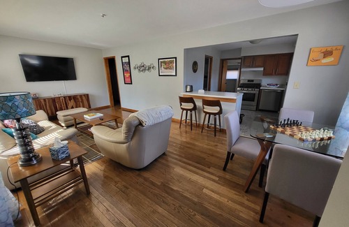 Bloomington House | The Bread & Butter-Near IU-2 Kings-1 Qu.-7 Parking Spaces and Bicycles!nn