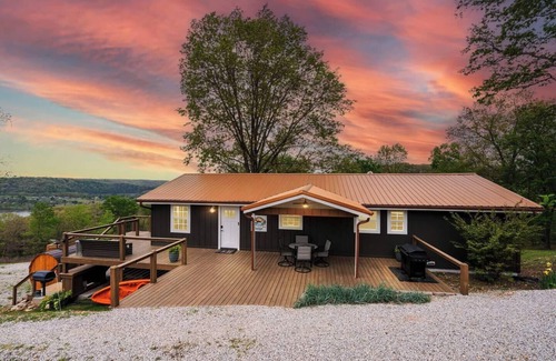 Omaha House | The Breakaway at Table Rock- Sauna, Hot Tub, Kayak, Full Upper and Lower Porches