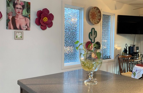 Wood Dale House | The Breathtaking Gallery, 2be/2ba, pet friendly, near O’Hare