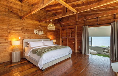 Newport Landing Hotel | The Breeze Motel