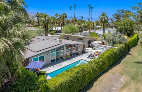 Palm Springs House | The Brentwood - Meredith Lodging