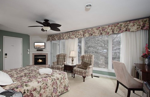 Zurich Bed & Breakfast | The Brentwood Waterfront Retreat