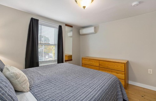 Munjoy Hill Apartment | The Brew House - 2nd Floor Private Apartment