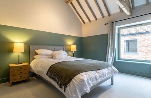 Hempnall House | The Brick Barn - Five Bedroom House, Sleeps 10