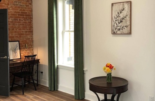 Burlington Apartment | The Brick House 200 Downtown Luxury Apt