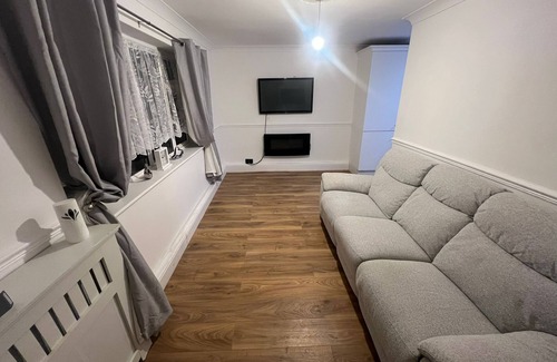 Warden Ski Chalet | The Brick Retreat nIn the heart of Leysdown-On-Sea