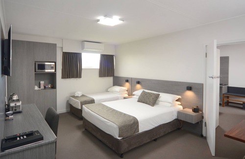 Smithton Hotel | The Bridge