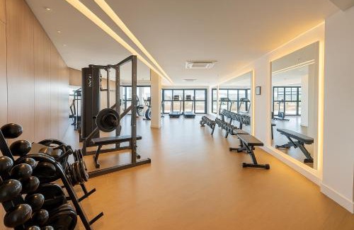 Centro Apartment | The Bridge by Xtay -Estúdios em Floripa com Piscina no Rooftop e Academia Completa, Próximos das Praias Populares