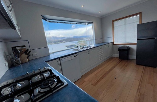 Rose Bay House | The Bridge Seaside Riveting House at Rose Bay