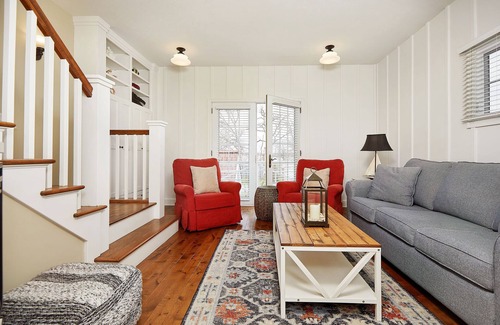 Holland House | "The Bridgeport" Luxury Townhome, Pool, Hot Tub, Golf Membership, Near Lake and Beaches