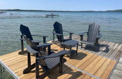 Frankfort House | The Bright And Breezy - Lakefront With Spa!