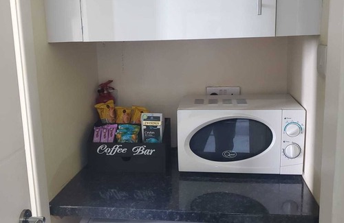 East End Apartment | The Bright and Spacious Holiday Retreat !5 minutes to the city centre!