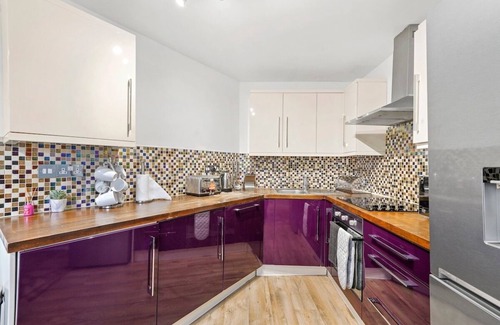Bristol Floating Harbour Apartment | The Bristol Harbourside Apartments - Sleeps 16