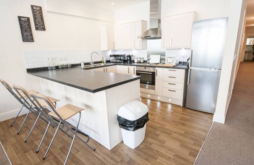 Bristol City Centre Apartment | The Broadmead Forest - Spacious City Centre 3BDR Apartment