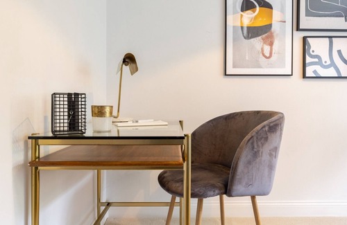 Herne Hill Apartment | The Brockwell Park Escape - Bright 2BDR Flat with Parking